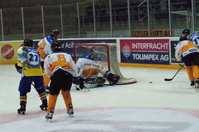 Marcel (4) Stefan (6) und Franz (25) in der Defenive