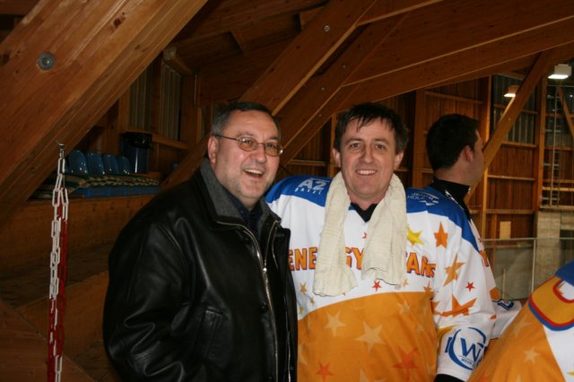 EL Presidente Jose mit Hockeychef Marcel am Wettgrinsen