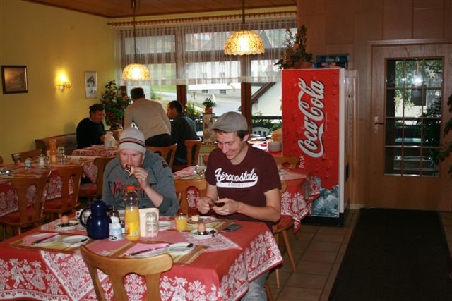 Mütze und Kappe. Oder David und Fabi