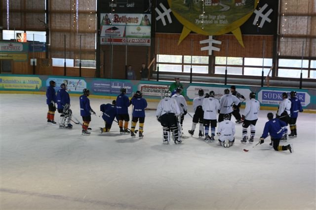 Schlussbesprechung nach dem ersten Training